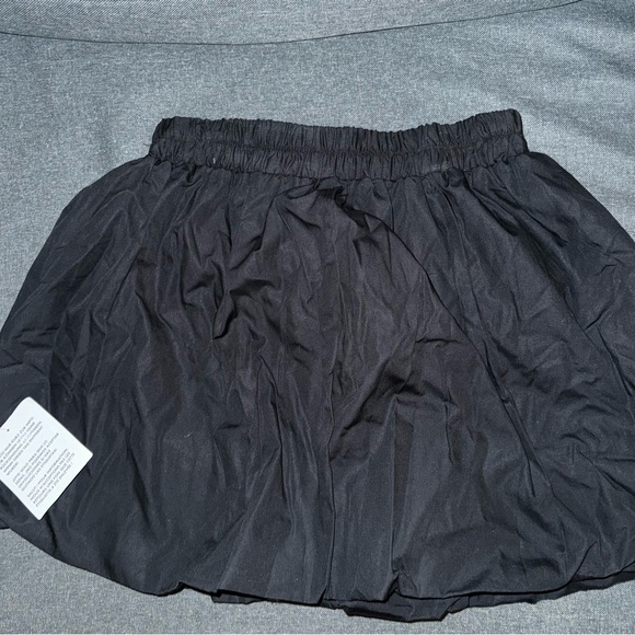 Miss Selfridge poplin puffball mini skirt in black - Picture 3 of 6